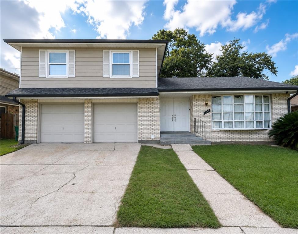 Photo 1 of 32 — 392 WESTMEADE Drive, Gretna, LA 70056