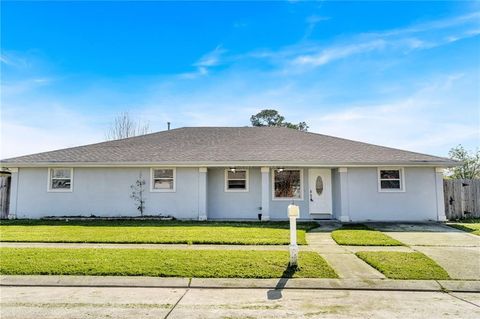 2813 MUMPHREY Road Chalmette LA 70043