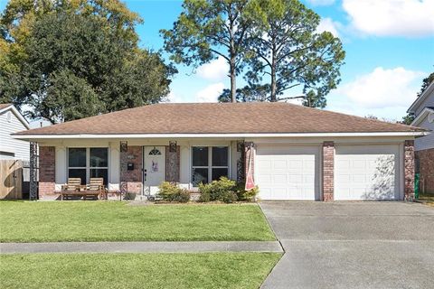 2049 LAUREL Avenue Gretna LA 70056
