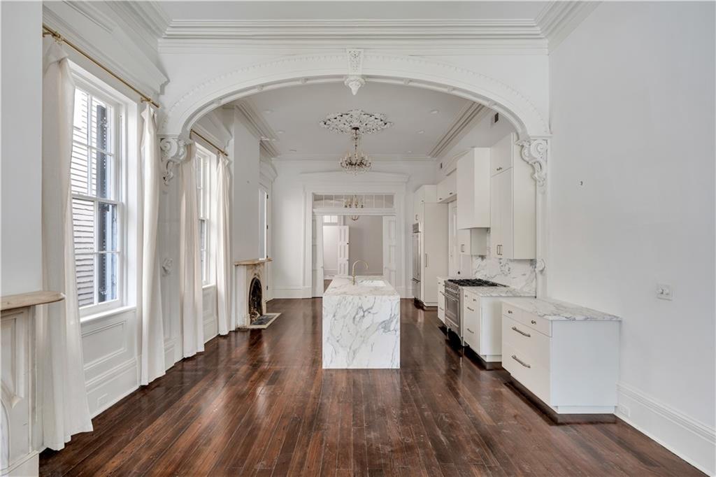 628 ESPLANADE Avenue A1
