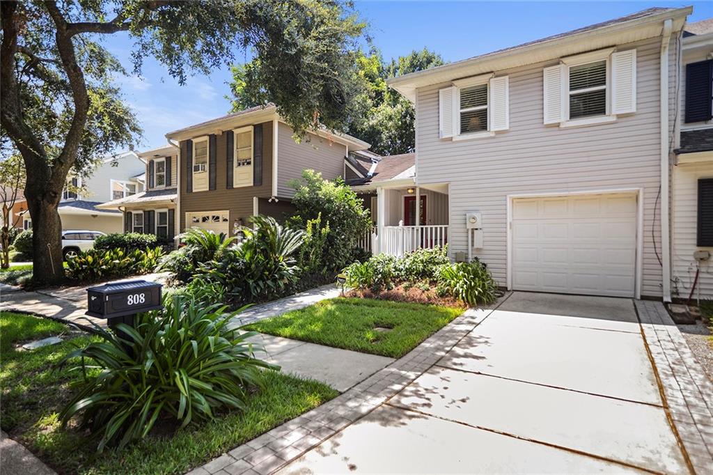 808 OLD METAIRIE Place