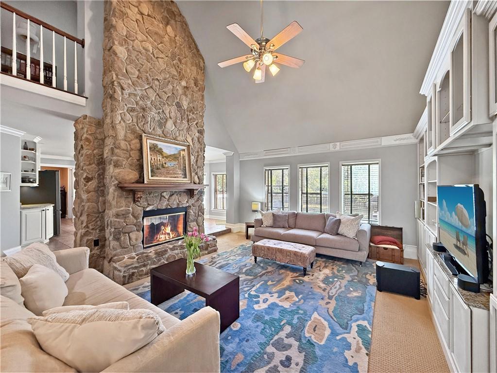 1143 RUE BAYONNE Drive