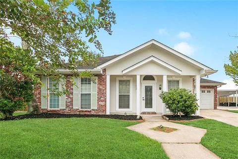 2817 MEADOW Drive Violet LA 70092