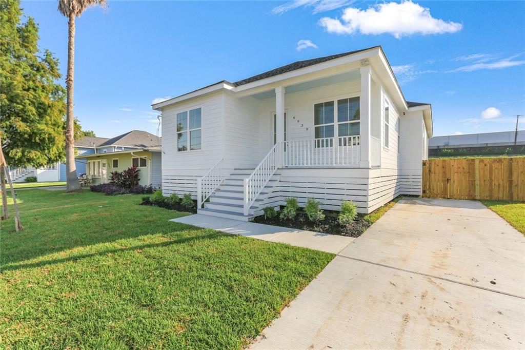 New Orleans, Louisiana 70126, United States, 3 Bedrooms Bedrooms, ,2 BathroomsBathrooms,Residential,Pending,70582