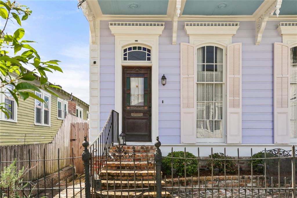 New Orleans, Louisiana 70115, United States, 1 Bedroom Bedrooms, ,1 BathroomBathrooms,Residential,Active,114051