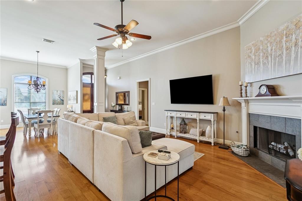213 TURNING LEAF Lane