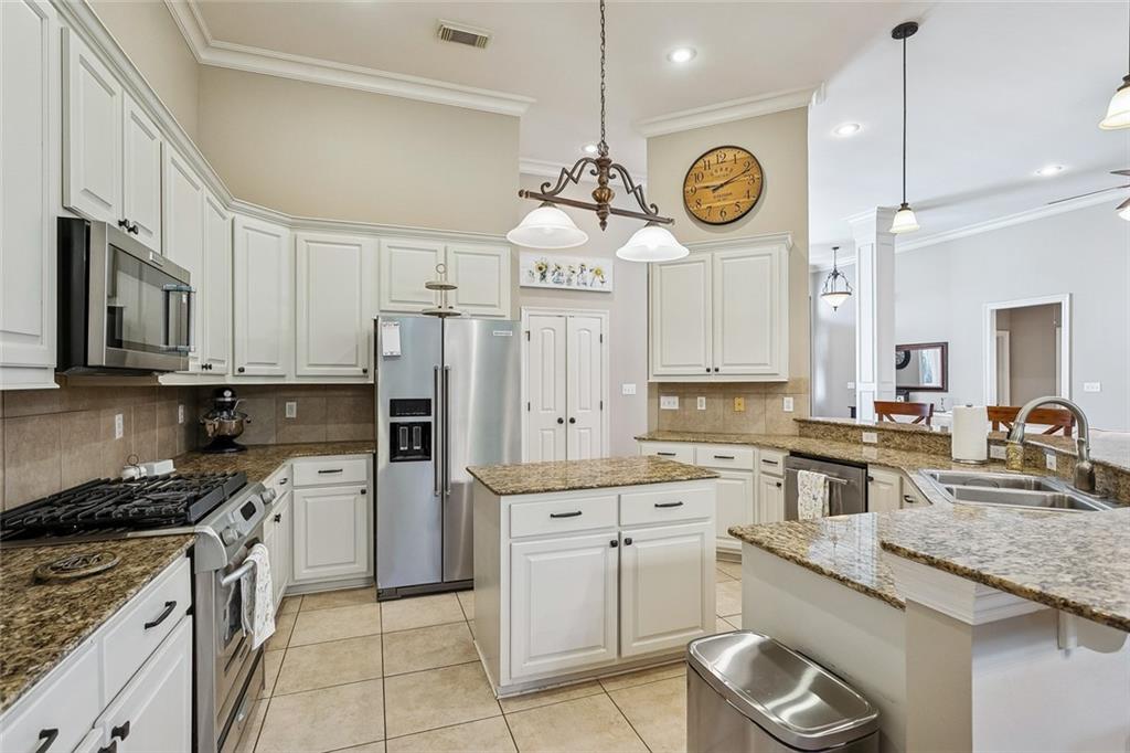 213 TURNING LEAF Lane