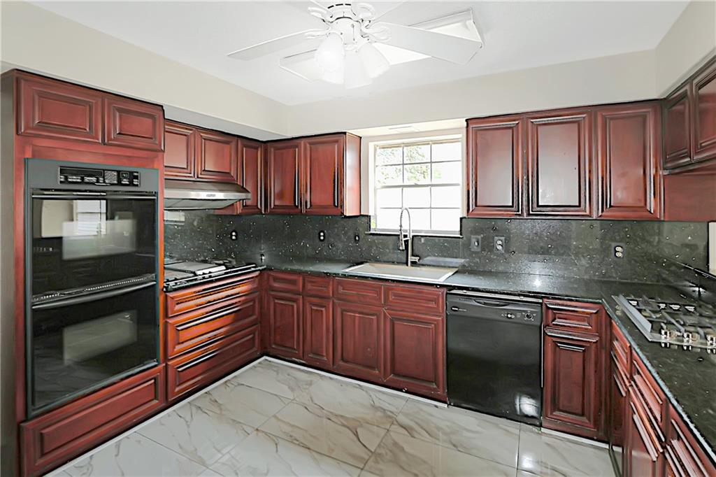 3641 RED OAK Court