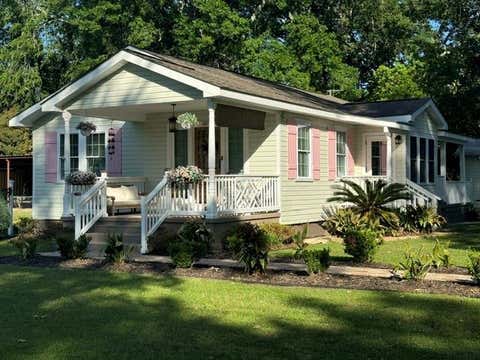 Photo of 1029 COFFEE Street, Mandeville, LA 70448 (MLS # 2559244)