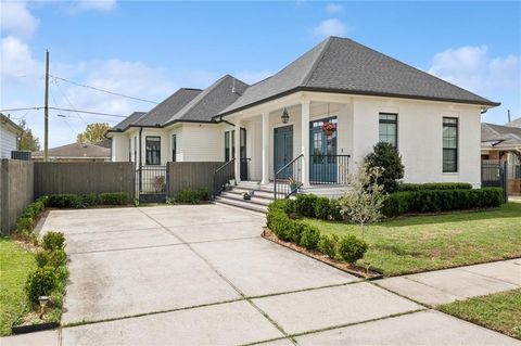 412 GENET Drive Arabi LA 70032