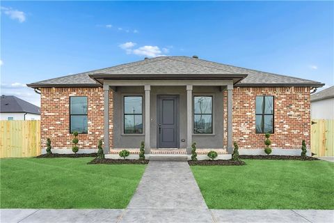 Photo of 3913 VOLPE Drive, Chalmette, LA 70043 (MLS # 2545002)