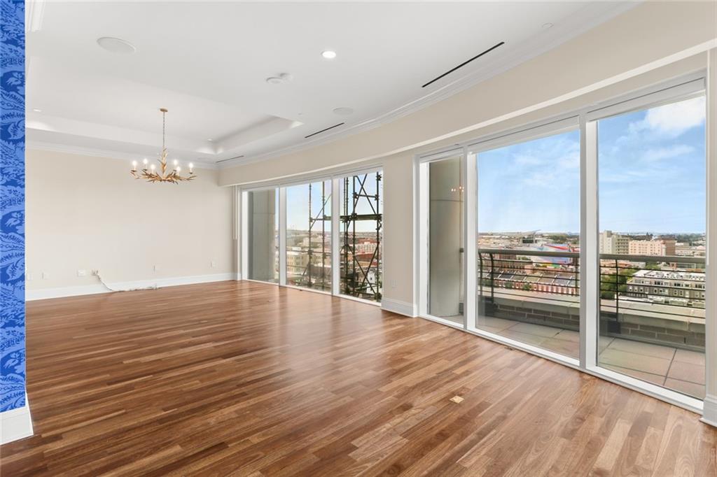 625 ST CHARLES Avenue PHD