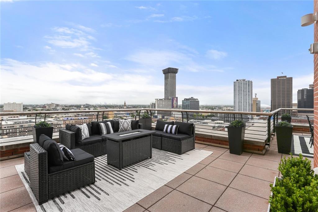 625 ST CHARLES Avenue PHD