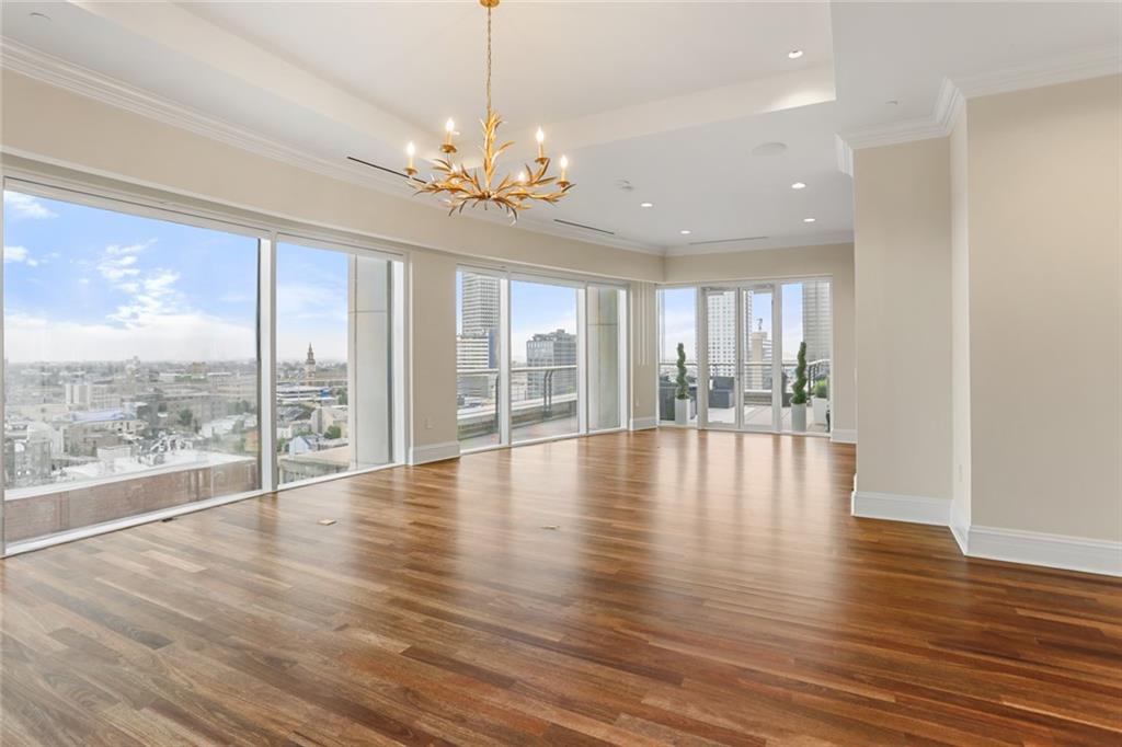 625 ST CHARLES Avenue PHD