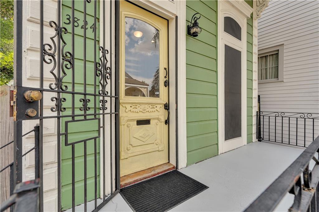 3824 DAUPHINE Street