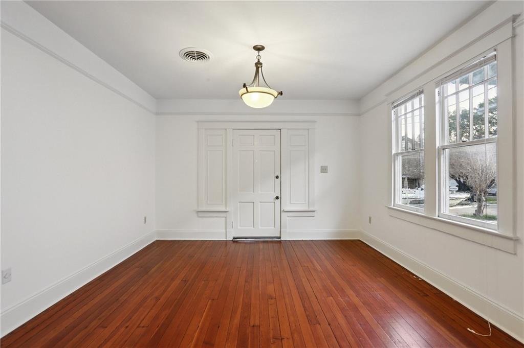 4612 S PRIEUR Street