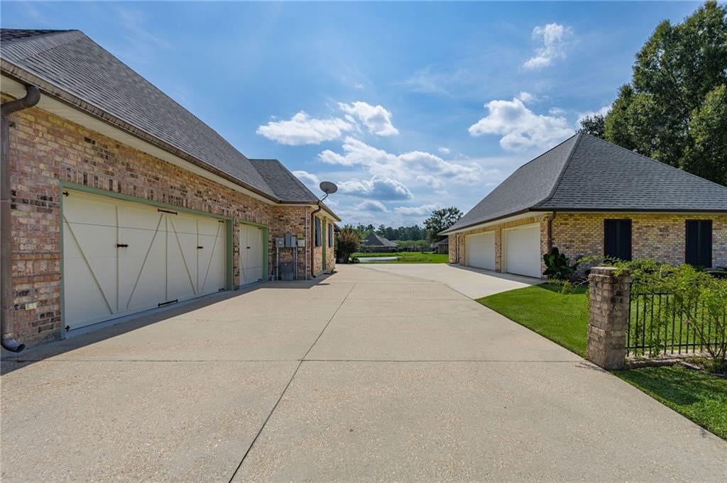 363 LAKE ORLEANS Boulevard