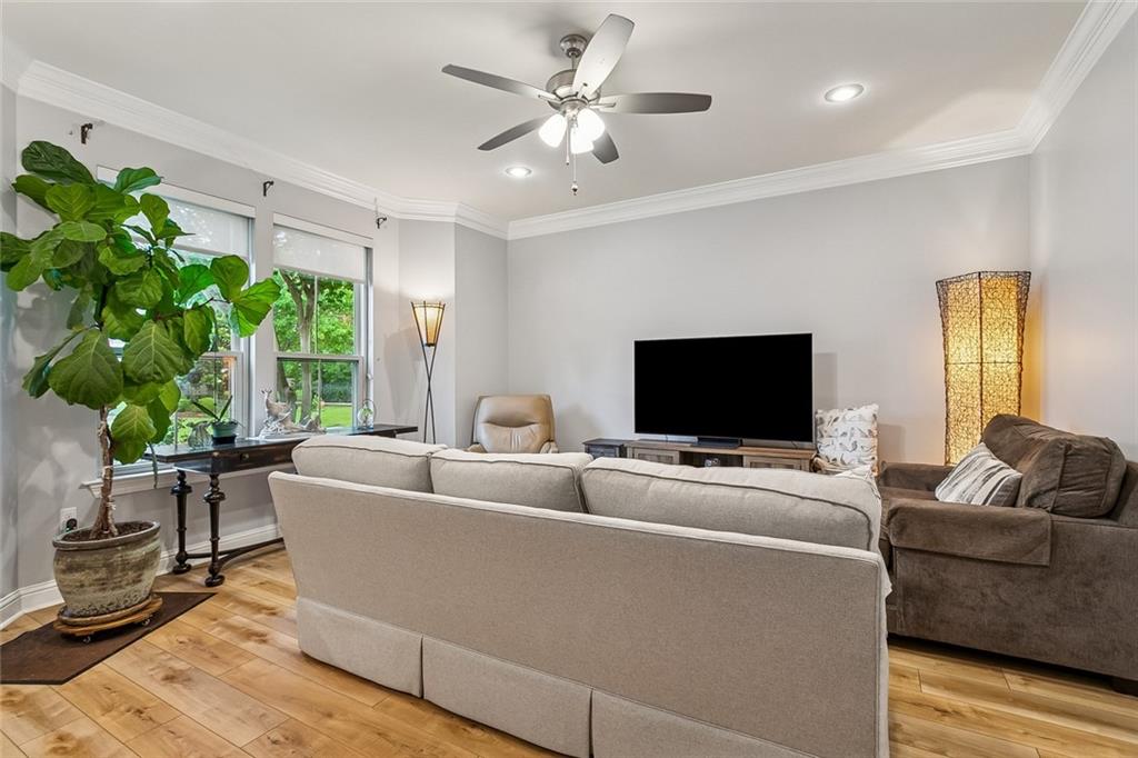 1205 RUE RENOIR