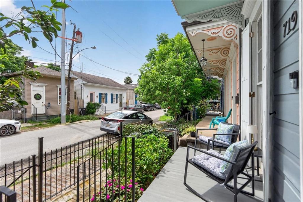 719 PLEASANT Street