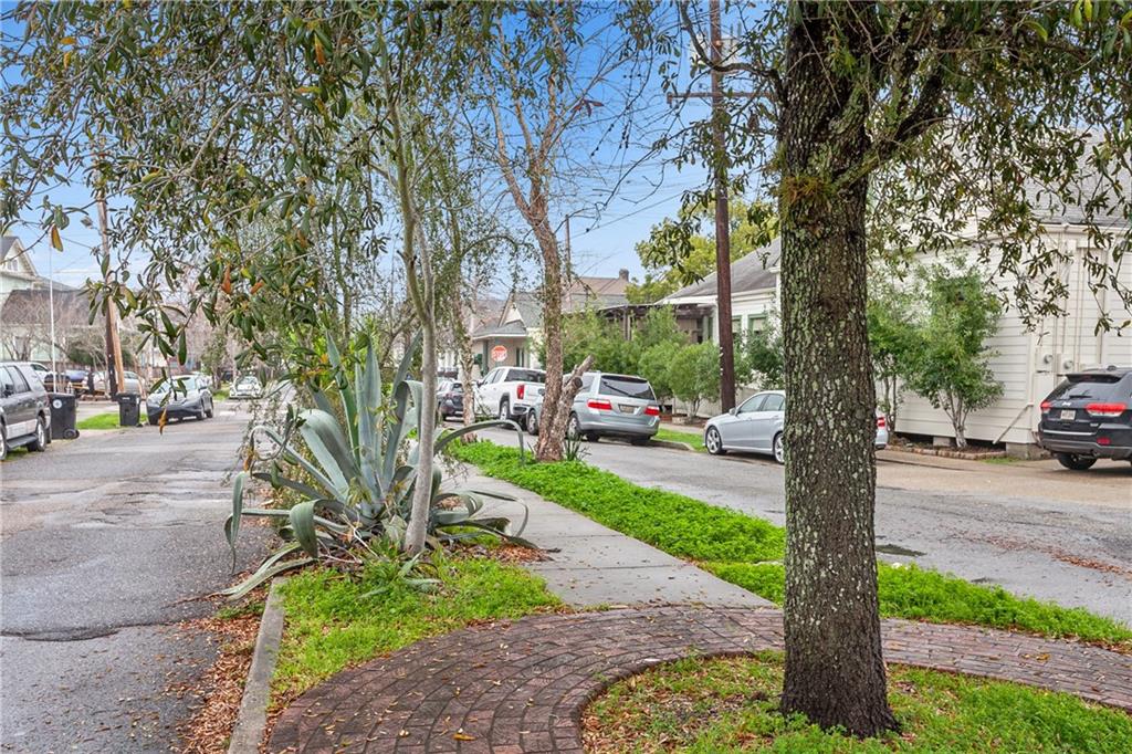 New Orleans, Louisiana 70115, United States, 1 Bedroom Bedrooms, ,2 BathroomsBathrooms,Residential,Pending,63673