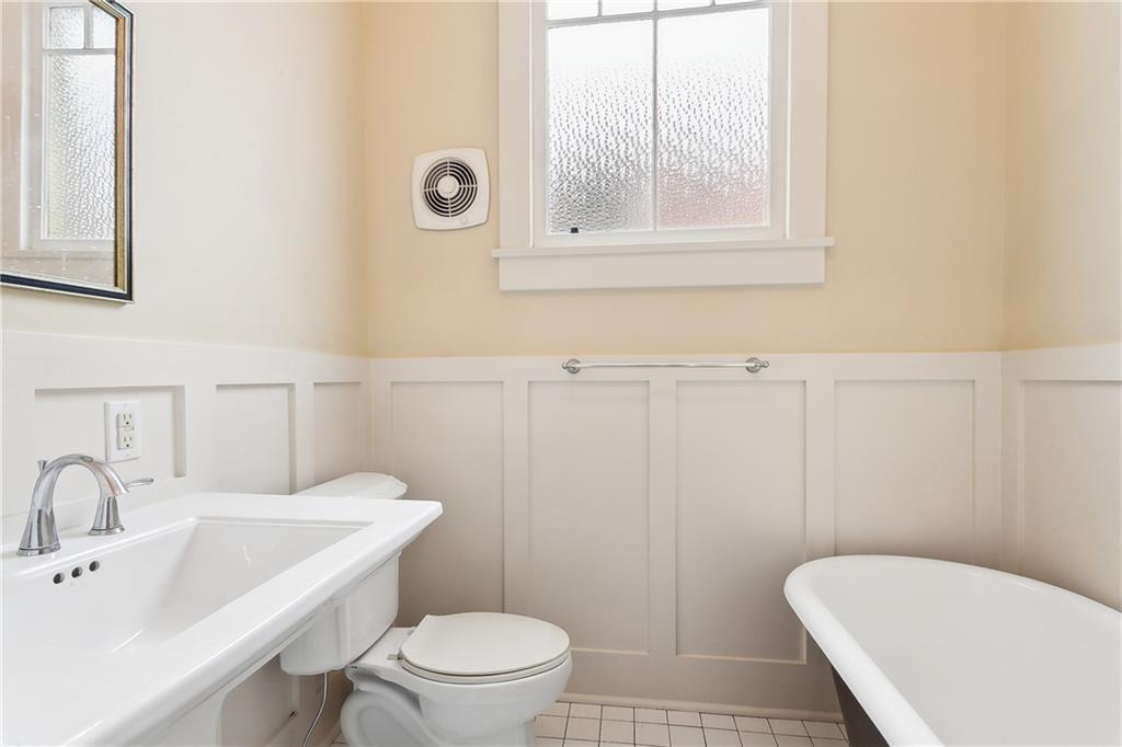 New Orleans, Louisiana 70115, United States, 1 Bedroom Bedrooms, ,2 BathroomsBathrooms,Residential,Pending,63673