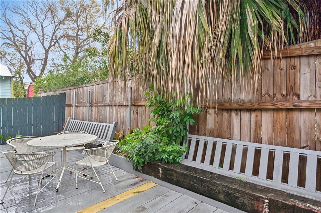 New Orleans, Louisiana 70115, United States, 1 Bedroom Bedrooms, ,2 BathroomsBathrooms,Residential,Pending,63673