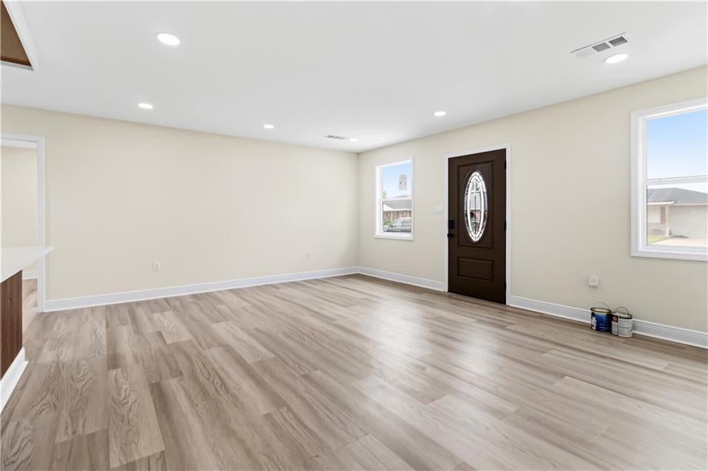6125 VICTORIAN Drive