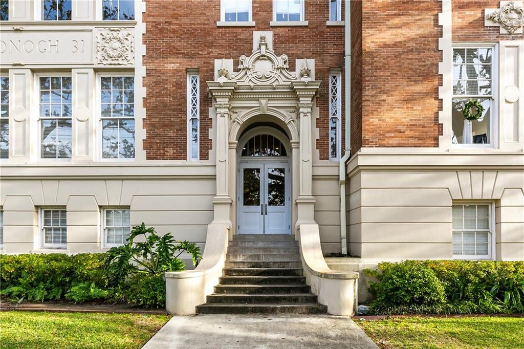 800 N RENDON Street 107