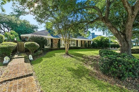 Photo of 28 CHATEAU PONTET CANET Drive, Kenner, LA 70065 (MLS # 2553946)