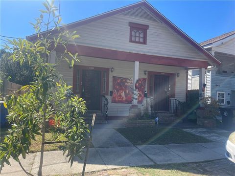 5452 BURGUNDY Street New Orleans LA 70117