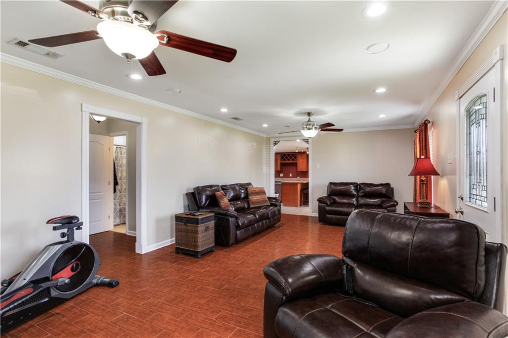 2112 LIVACCARI Drive