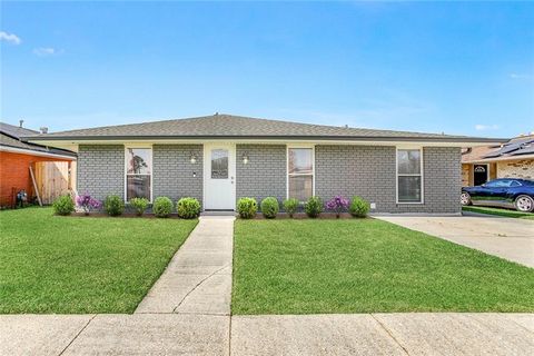 2112 LIVACCARI Drive Violet LA 70092