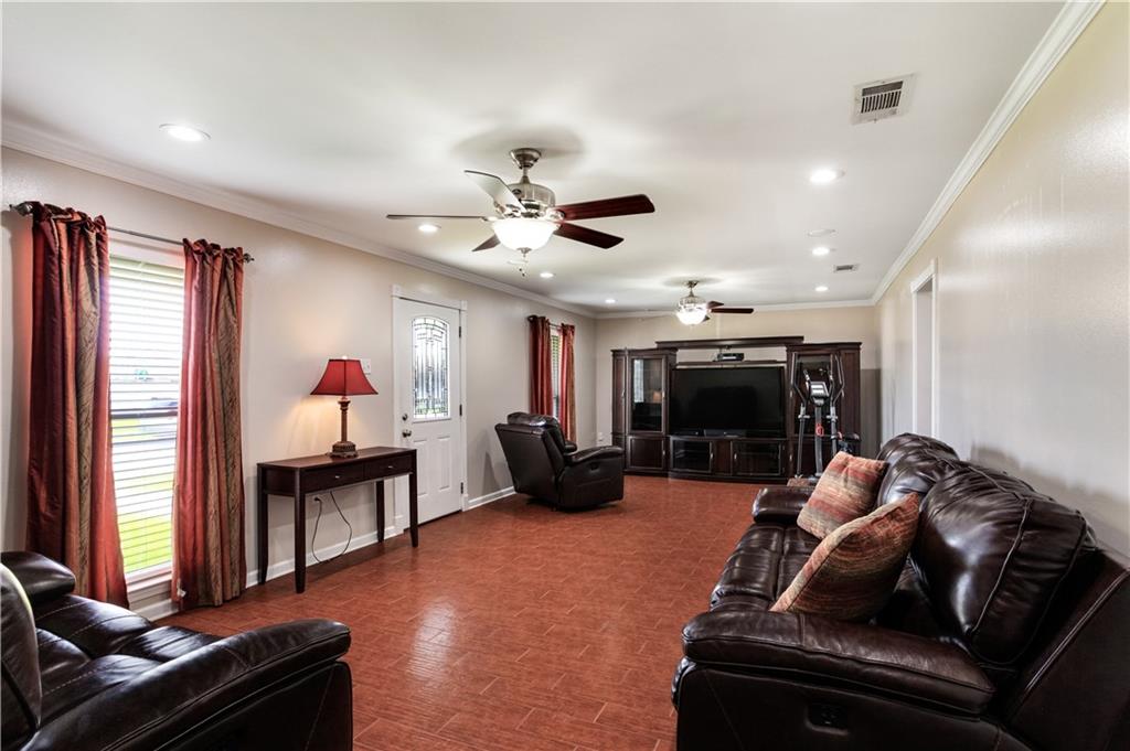 2112 LIVACCARI Drive