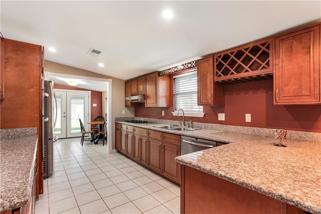 2112 LIVACCARI Drive