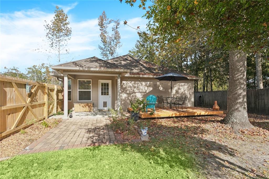 2272 HENRY CLAY Street