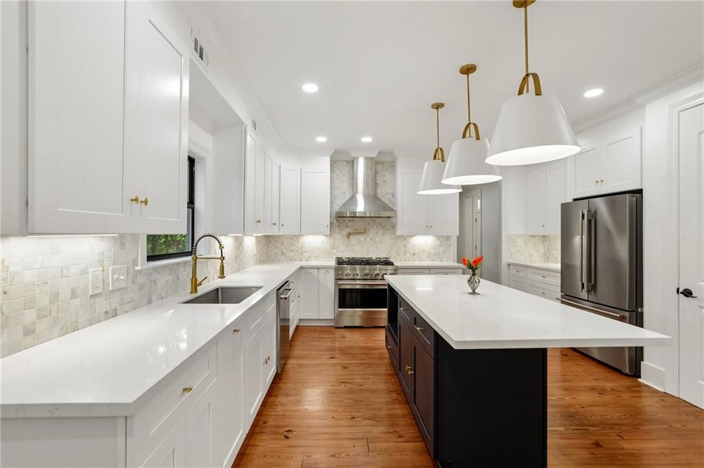 925 OLD LANDING Road