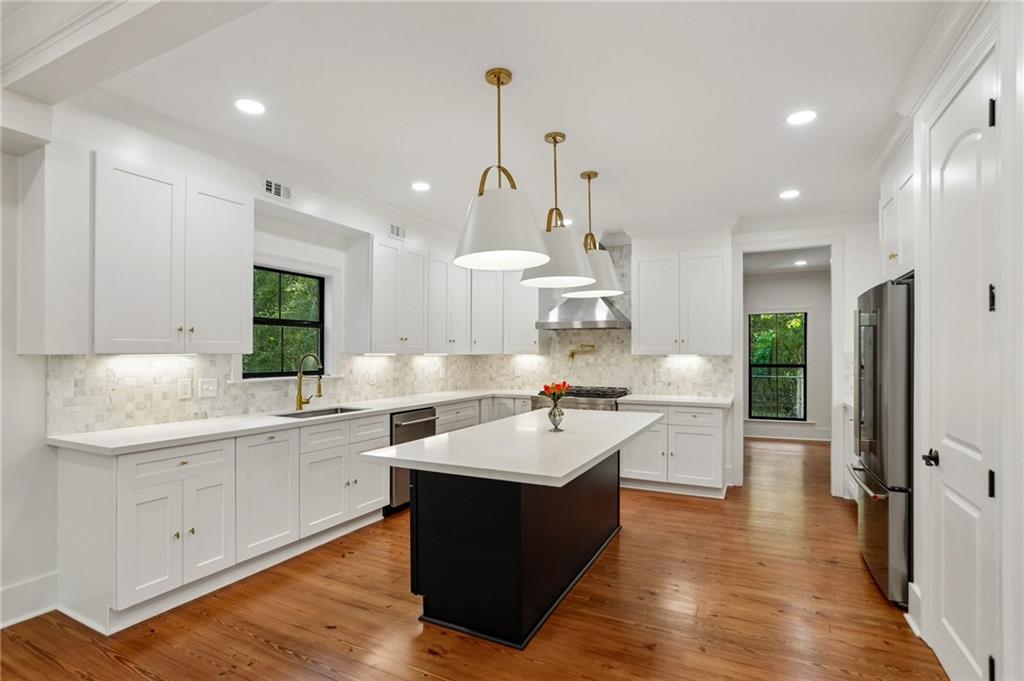 925 OLD LANDING Road