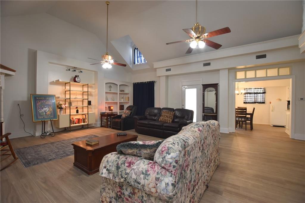 11042 PINE RIDGE Circle