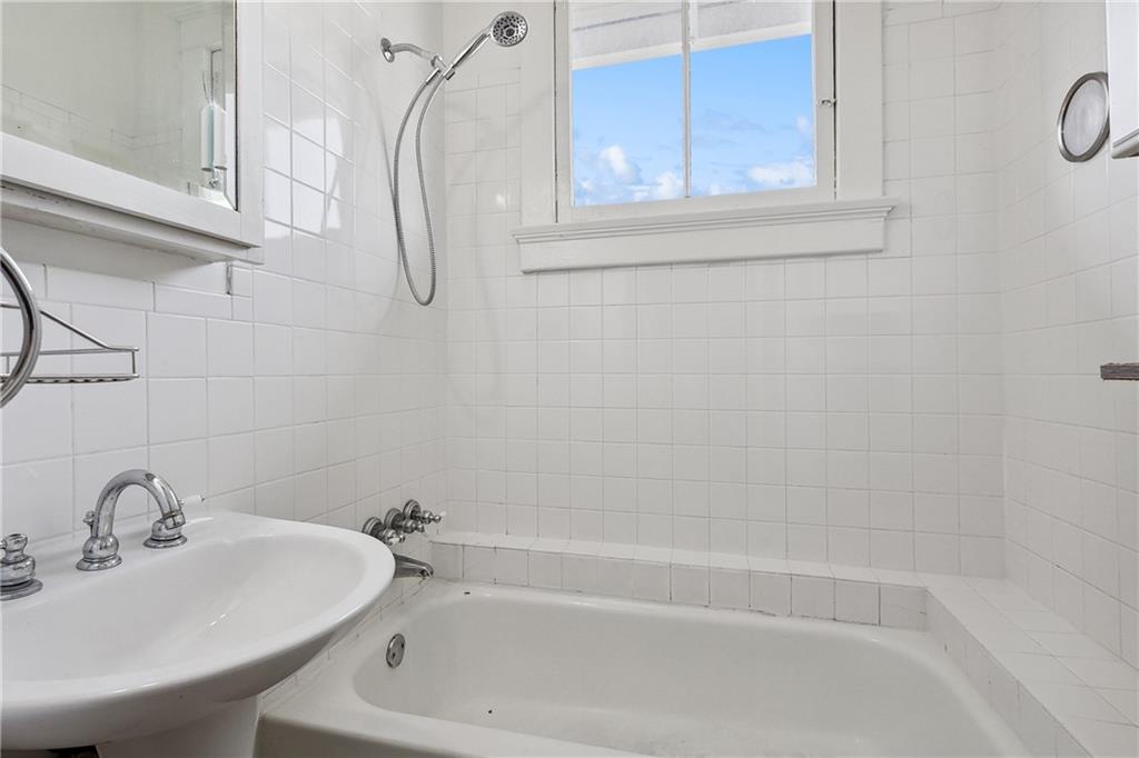 New Orleans, Louisiana 70119, United States, 2 Bedrooms Bedrooms, ,1 BathroomBathrooms,Residential,Active,204540