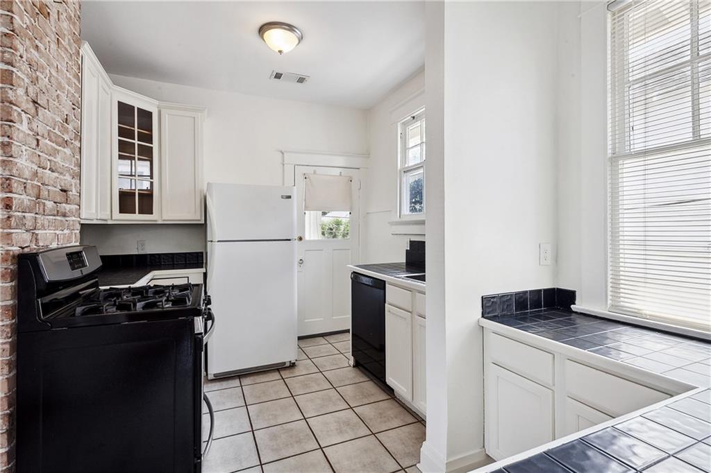 New Orleans, Louisiana 70119, United States, 2 Bedrooms Bedrooms, ,1 BathroomBathrooms,Residential,Active,204540