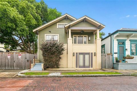 Photo of 814 ALVAR Street, New Orleans, LA 70117 (MLS # 2559094)
