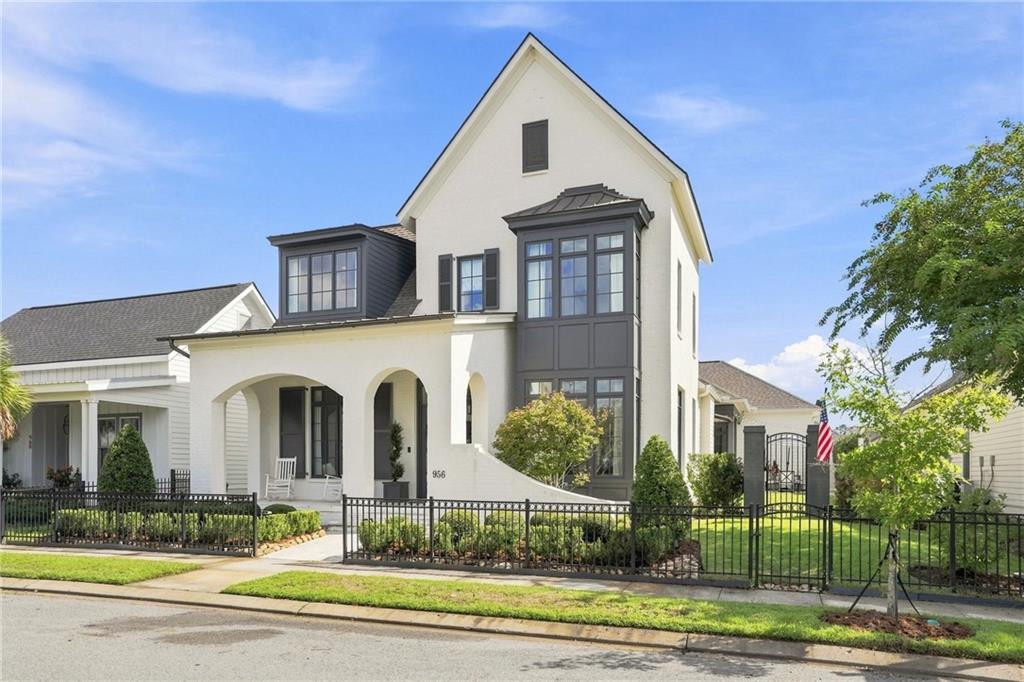 956 BEAUREGARD Parkway