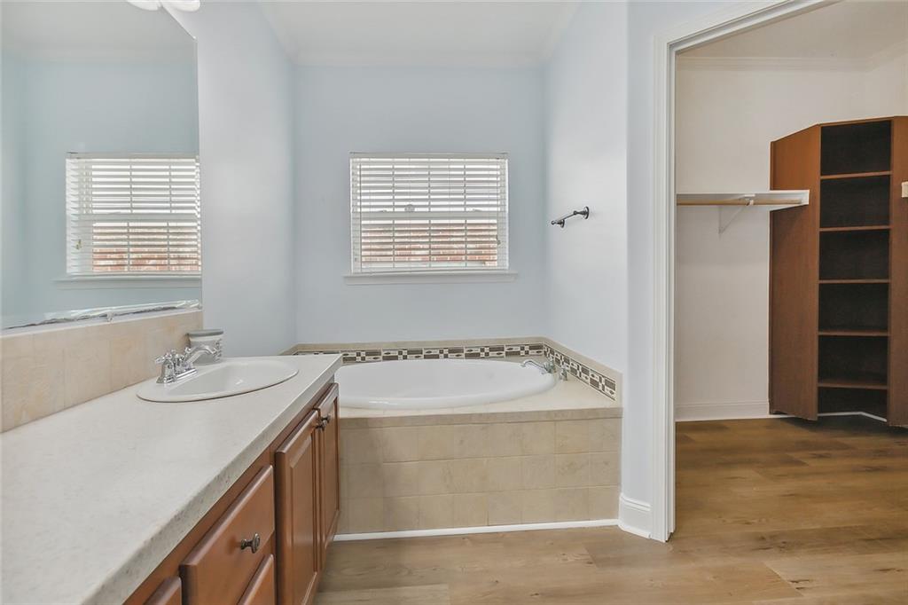 New Orleans, Louisiana 70124, United States, 3 Bedrooms Bedrooms, ,2 BathroomsBathrooms,Residential,Pending,71346