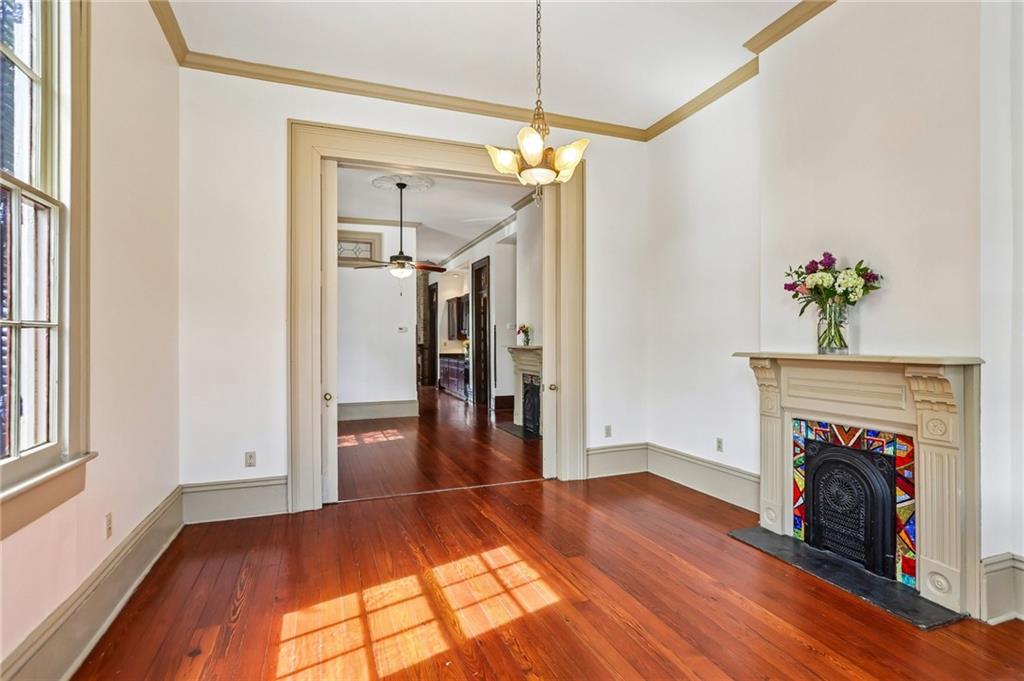 2001 DAUPHINE Street