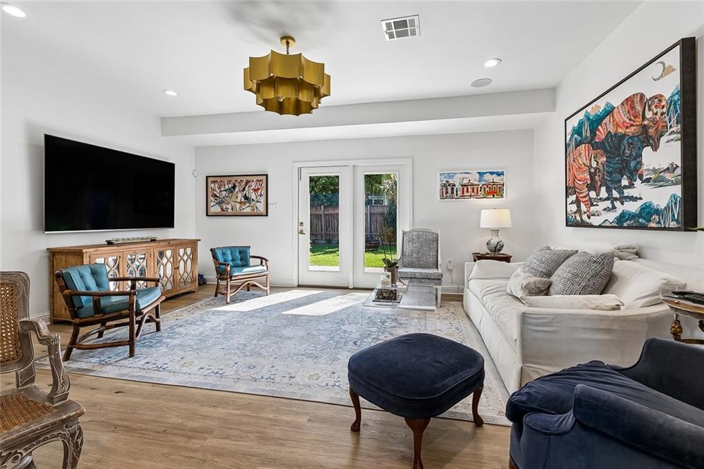 425 METAIRIE LAWN Drive