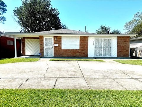 Photo of 1368 MAPLEWOOD Drive, Harvey, LA 70058 (MLS # 2559332)