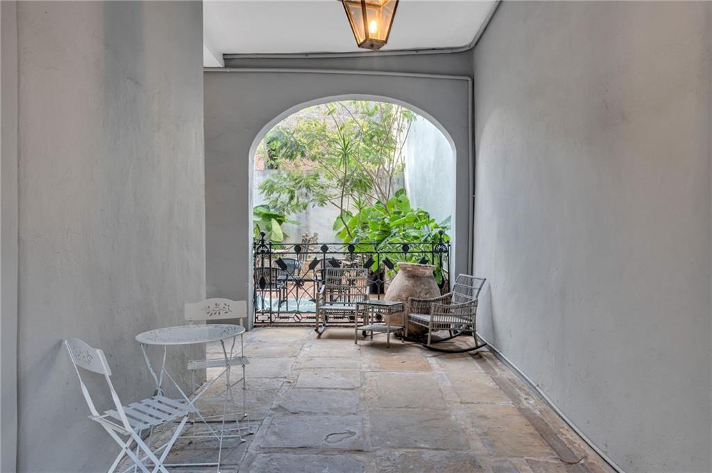 415 BURGUNDY Street 1B