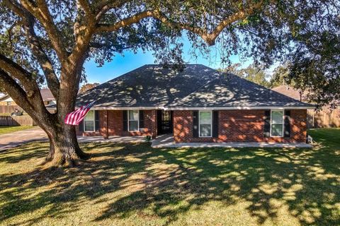 426 RIVER OAKS Drive Luling LA 70070