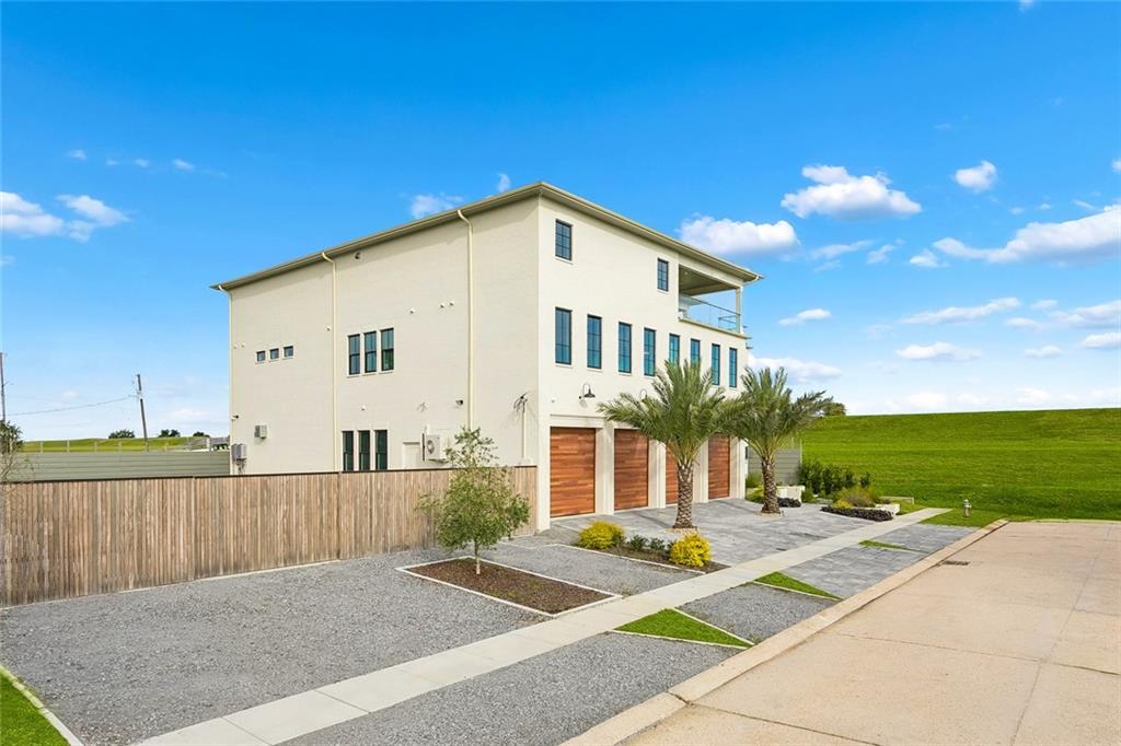 1520 POINSETTIA Drive
