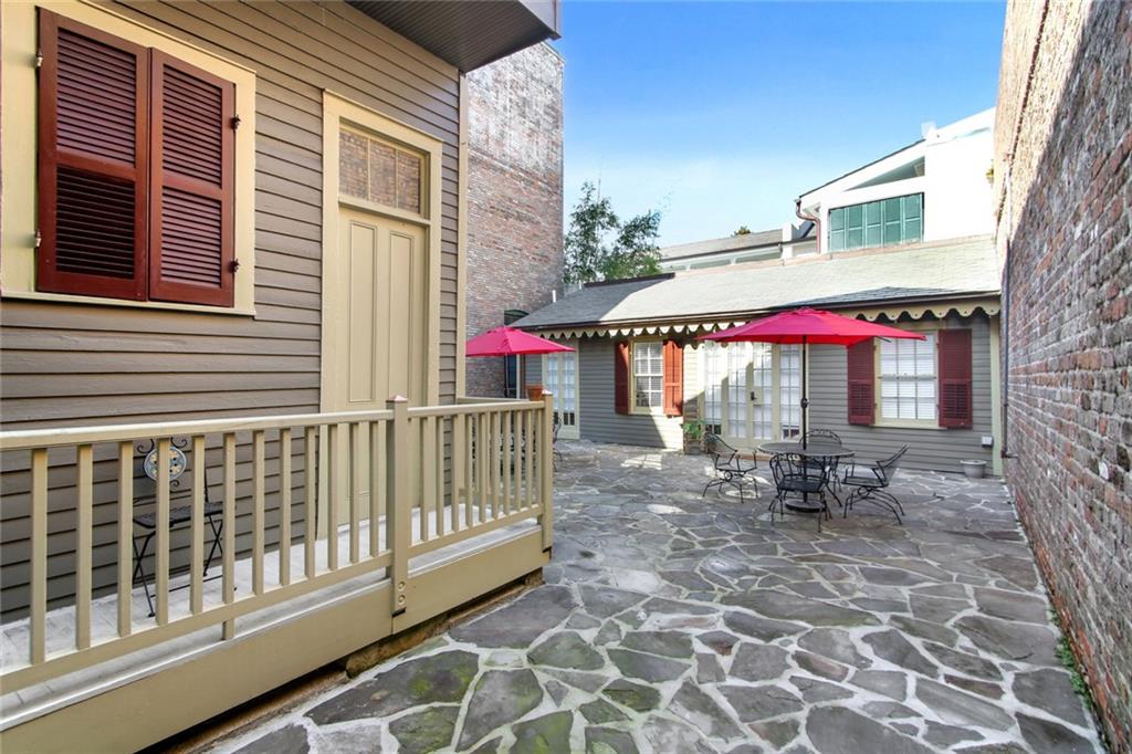 1309 DAUPHINE Street